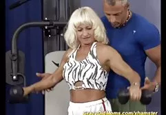الماء الجماع سكس سعودي قذف على ركبتيها